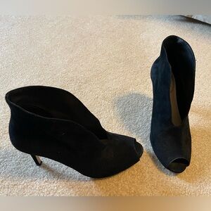 Vince Camuto Elegant Black Peep-Toe Heels ankle boots